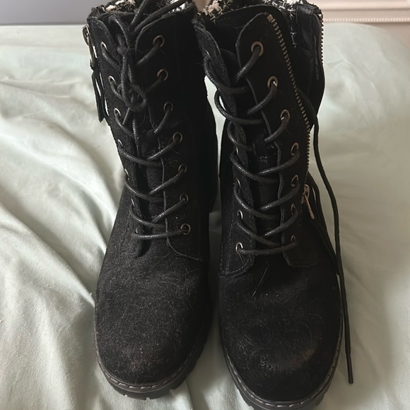 Boots - Picture 1 of 3